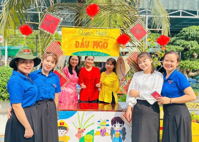 ​ HOẠT ĐỘNG TRẢI NGHIỆM “BÁN HÀNG RONG GÂY QUỸ MÙA XUÂN”​